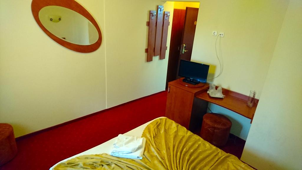Hotel Pui De Urs Bucarest Esterno foto