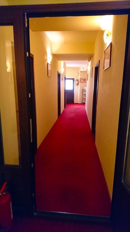 Hotel Pui De Urs Bucarest Esterno foto